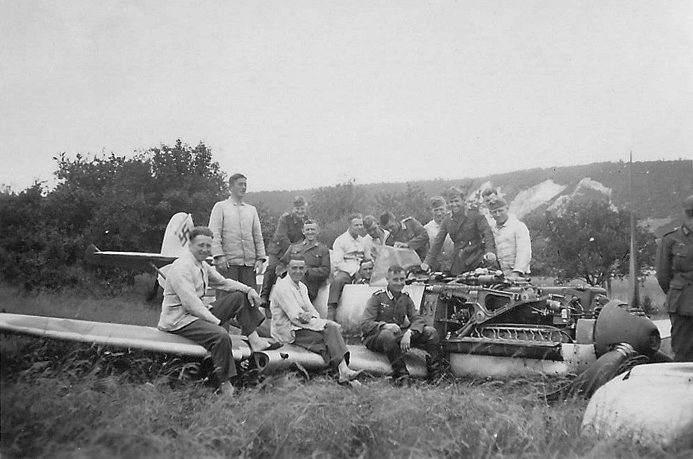 Bf 109 E, II. Gruppe, 6. Staffel, Deutschland, gelbe 3, Bauchlandung, vermutlich 1940 beim Westfeldzug.
