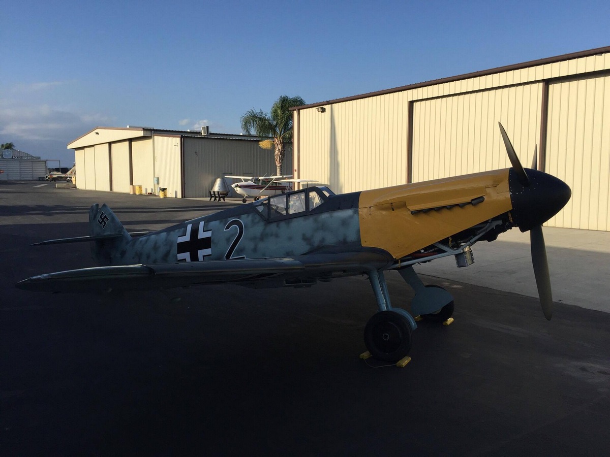 Hispano Aviacion H.A. 1112 M-1-L, Deutschland, schwarze 2, W.Nr. 120, Chino (USA), Das Foto wurde im April 2016 im Planes of Fame Museum in Chino (USA) aufgenom…