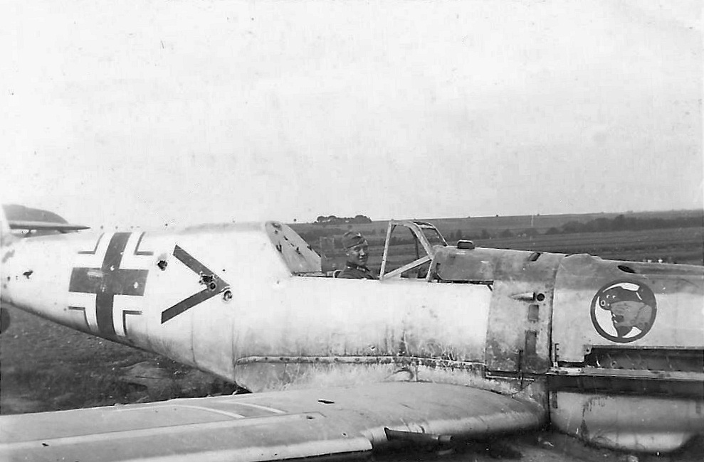 Bf 109 E, Jagdgeschwader 27, I. Gruppe, Stab, Deutschland, Winkel, Erny-Saint-Julien (Frankreich), Juni 1940.