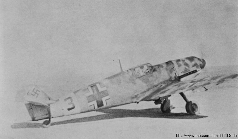 Bf 109 E-7/Trop, Aufklärungsgruppe 14, 2. Staffel, Deutschland, schwarze 3, Wahrscheinlich 1941. Es könnte sich um eine Maschine der 2.Staffel der Aufklä…