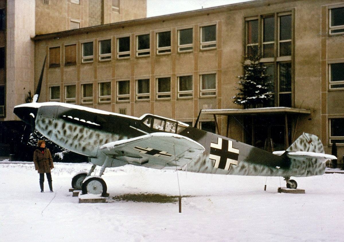 Hispano Aviacion H.A. 1109 K-1-L, Deutschland, keine, W.Nr. 54, Augsburg-Haunstetten (Deutschland), Beachte die modifizierten Motorhauben um die spanische Maschine an eine Bf 10…