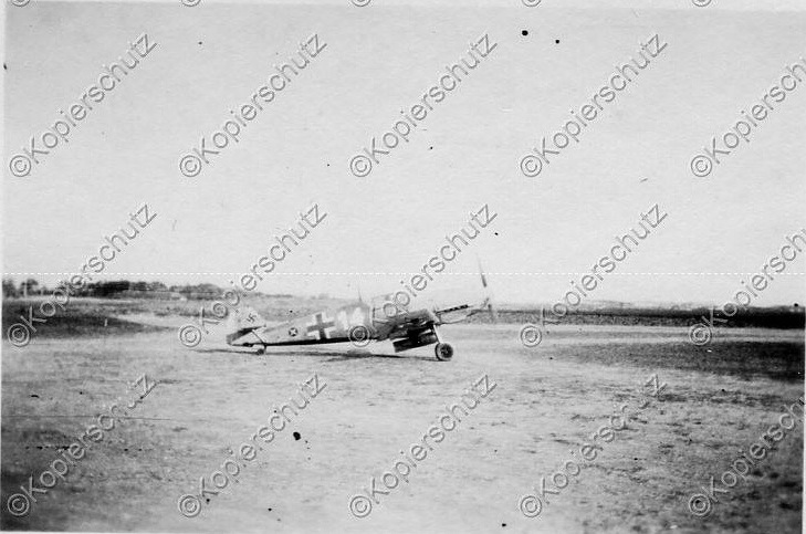 Bf 109 E, Lehrgeschwader 2, I. (J) Gruppe, 1. Staffel, Deutschland, weisse 14, Die Version ist eine Vermutung. Möglicherweise handelt es sich um die [plane]…