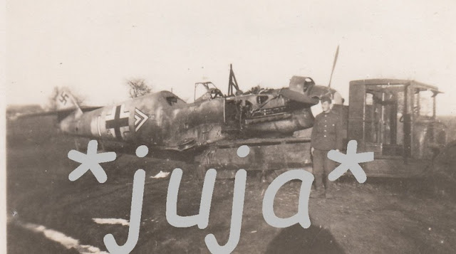 Bf 109 F-2, Hptm. Werner Andres, Jagdgeschwader 3, III. Gruppe, Stab, Deutschland, Doppelwinkel, W.Nr. 8 127, Der Hauptmann machte am 28.08.1941 eine Bauchlandung bei Uman.