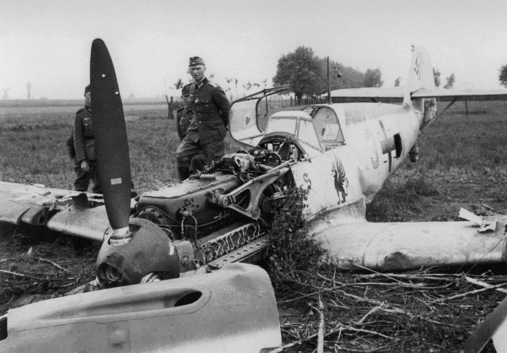 Bf 109 E, Jagdgeschwader 26, III. Gruppe, 9. Staffel, Deutschland, gelbe 3, Die Bauchlandung passierte möglicherweise im Sommer 1940.
