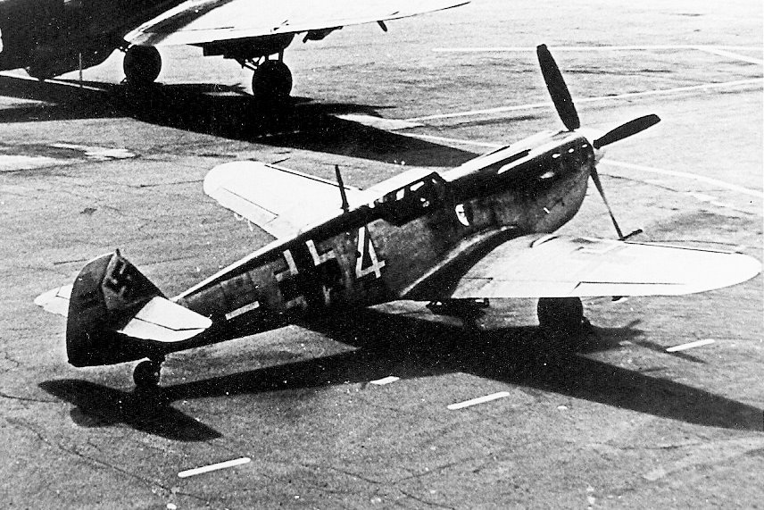 Hispano Aviacion H.A. 1112 M-1-L, Deutschland, gelbe 4, W.Nr. 166, Die Maschine hat hier noch, oder schon wieder, die runden Tragflächenrandböge…
