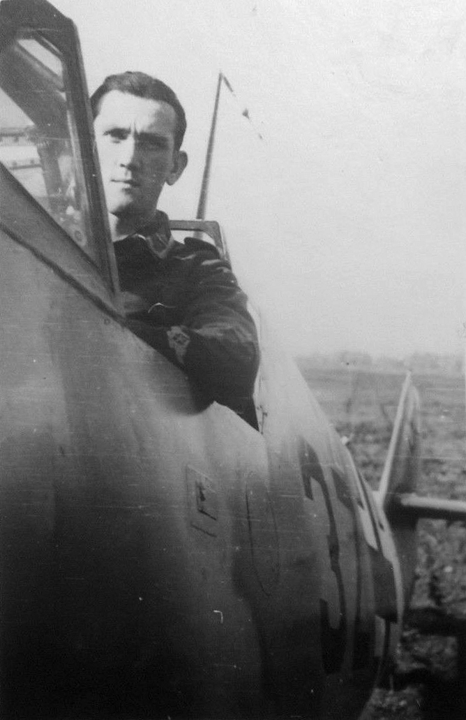 Bf 109 G, Kampfgeschwader 77, I. Gruppe, Deutschland, 3Z+??, Beachte die druckdichte Kopfpanzerplatte, die Tankklappe an der Position der …