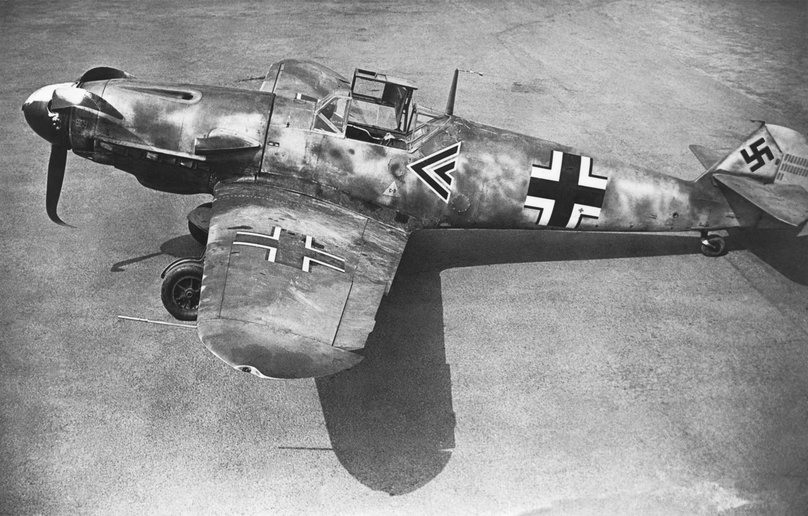 Bf 109 F-2, Hptm. Rolf Pingel, Jagdgeschwader 26, I. Gruppe, Stab, Deutschland, Doppelwinkel, W.Nr. 12 764, Der Hauptmann wurde am 10. Juli 1941 in der Nähe der Klippen von Kent (Englan…