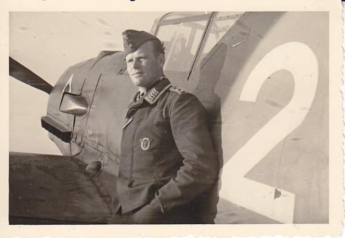 Bf 109 E, Obfw. Franz Götz, Jagdgeschwader 53, III. Gruppe, 7. Staffel, Deutschland, weisse 2, Wiesbaden - Erbenheim (Deutschland)