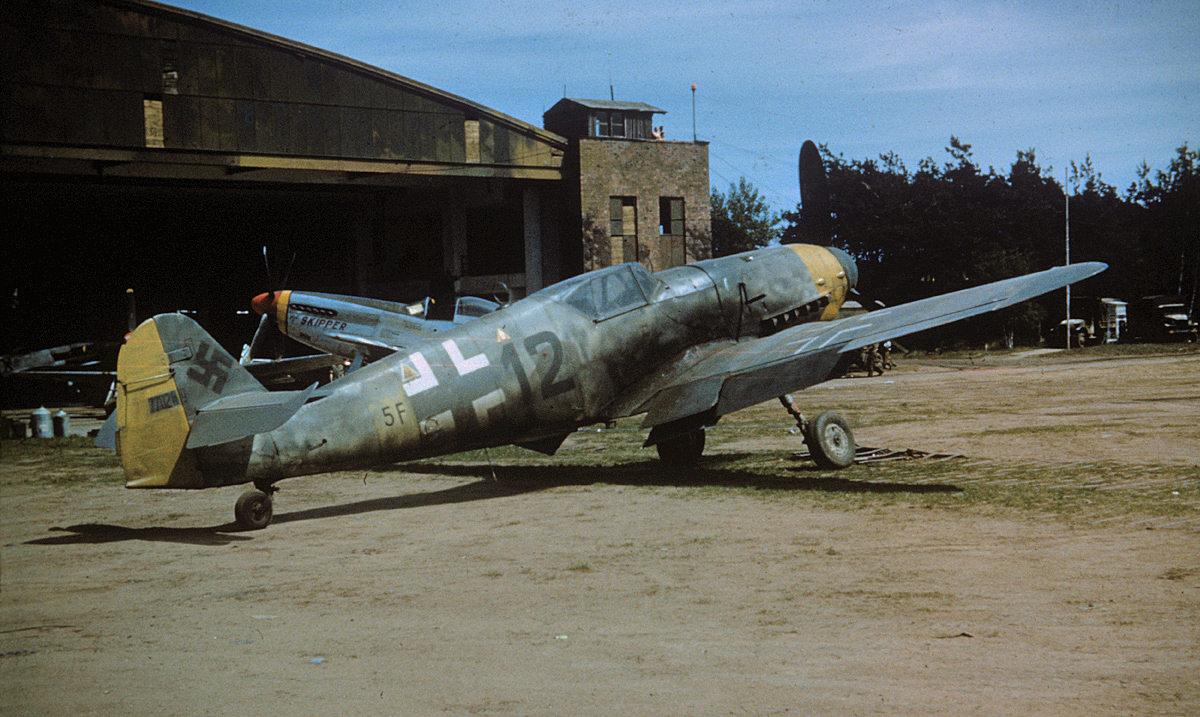 Bf 109 G-10/R2, Nahaufklärungsgruppe 14, 2. Staffel, Deutschland, schwarze 12, W.Nr. 770 269, Fürth (Deutschland), Flugplatz Fürth, nach dem 8. Mai 1945.