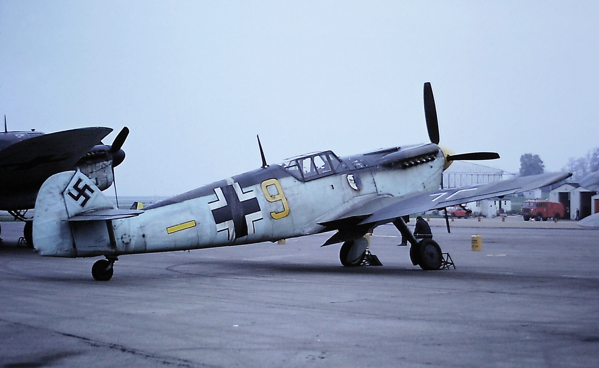 Hispano Aviacion H.A. 1112 M-1-L, Deutschland, gelbe 9, W.Nr. 190, Duxford (England), Abgestellte Buchons, die für die Dreharbeiten zum Film "The Battle of Britain…