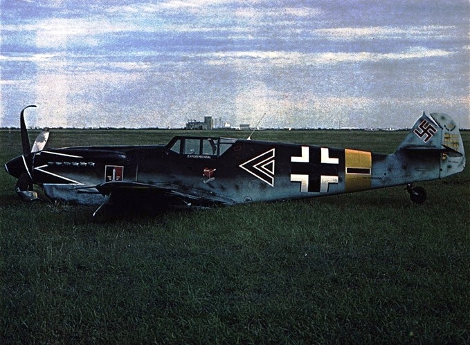 Hispano Aviacion H.A. 1112 M-1-L, Don Whittington, Deutschland, Winkel Dreieck, W.Nr. 234, Harlingen (USA), Bauchlandung bei einer Flugschau namens "Airsho 76" im Oktober 1976.