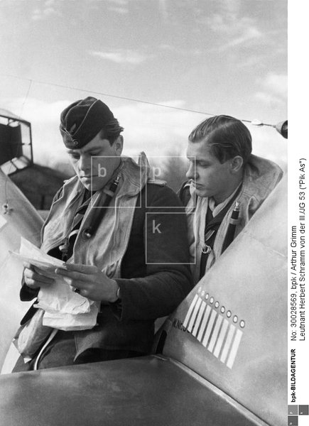 Bf 109 E-7, Lt. Herbert Schramm, Jagdgeschwader 53, III. Gruppe, 7. Staffel, Deutschland, weisse 6, Laut Quelle Oktober 1940.
9 Abschüsse sind verzeichnet.
Die Maschine hatte …