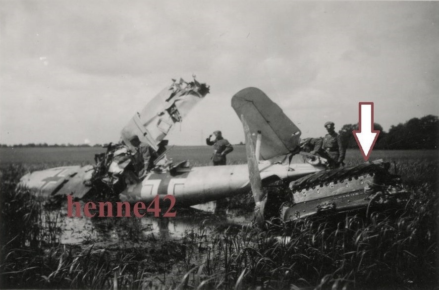 Bf 109 E, Deutschland, Die Kennung könnte eine "weisse 4" oder "weisse 14" sein. Die geöffneten Zuga…