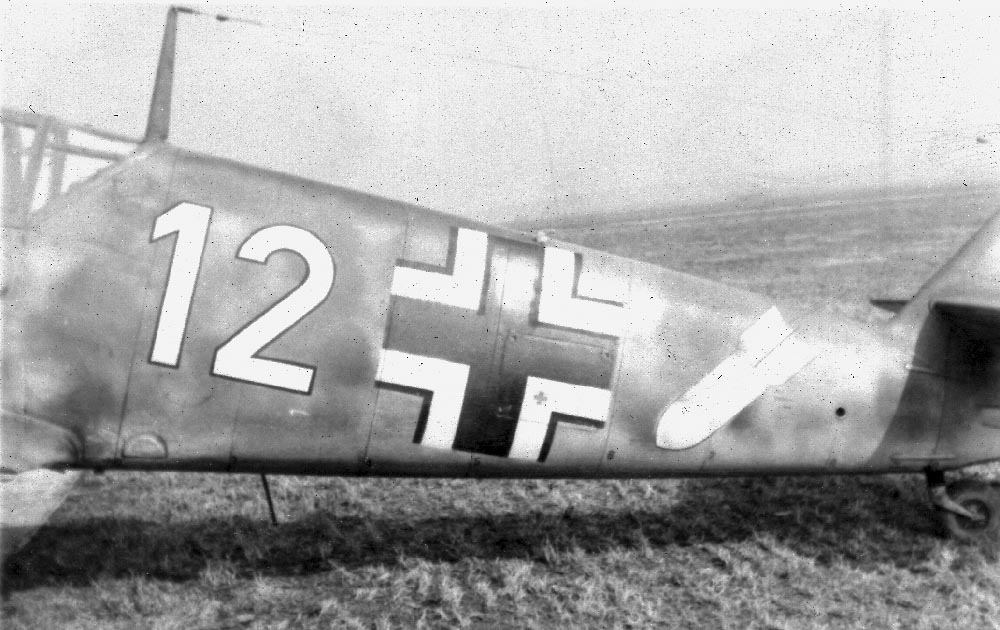 Bf 109 F-4/B, Jagdgeschwader 26, 10.(Jabo) Staffel, Deutschland, weisse 12, Die Einheit ist eine Vermutung.