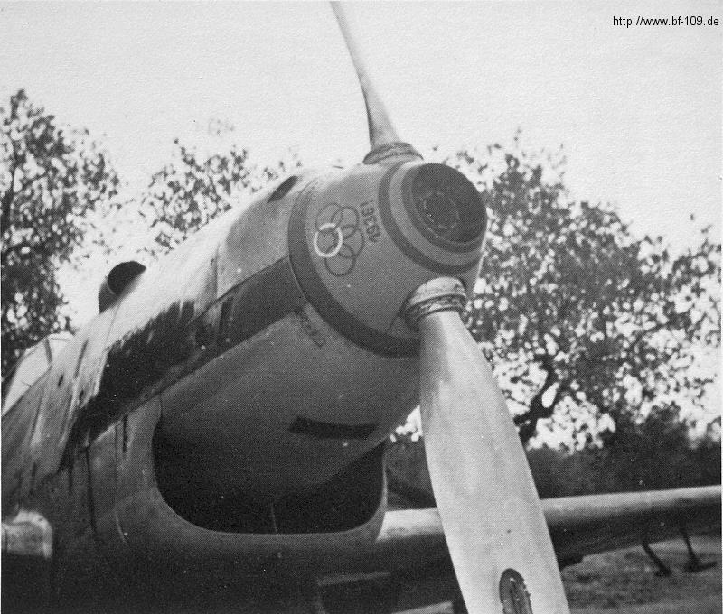 Bf 109 B-2, Hptm. Gotthard Handrick, Legion Condor, Jagdgruppe 88, 2. Staffel, Spanien, Auf der Propellerhaube sieht man die Olymischen Ringe und "1936!". Handrick h…