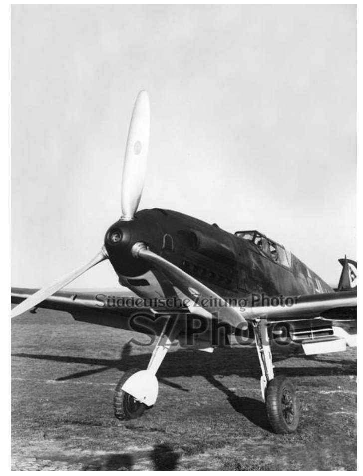 Bf 109 E-0, Deutschland, Es handelt sich vermutlich um eine [version]e0[/version], der Antennenmast fe…