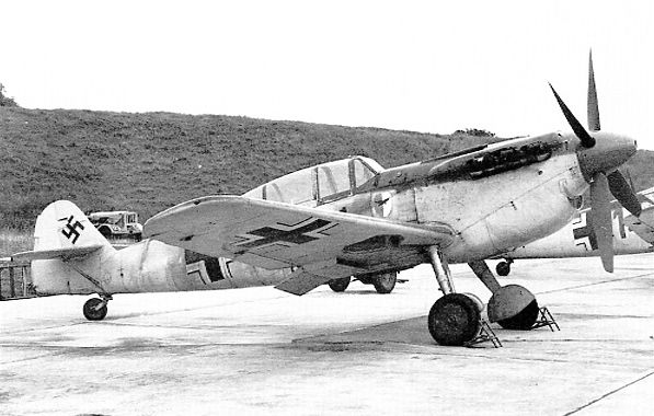 Hispano Aviacion H.A. 1112 M-4-L, Deutschland, keine, Das Foto entstand bei oder nach den Dreharbeiten zu dem Film "The Battle of B…