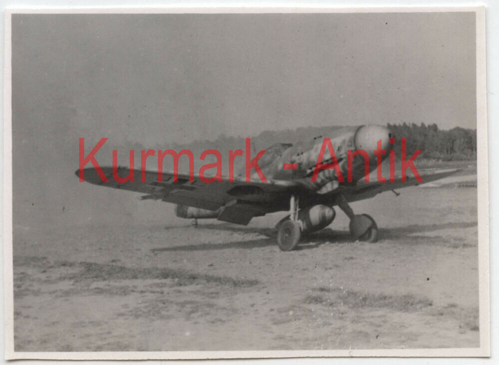 Bf 109 G-6/R3, Nahaufklärungsgruppe 13, 2. Staffel, Deutschland, schwarze 9, Cuers (Frankreich), Die Version ist eine Vermutung, es könnte auch eine [version]g8[/version] sein.