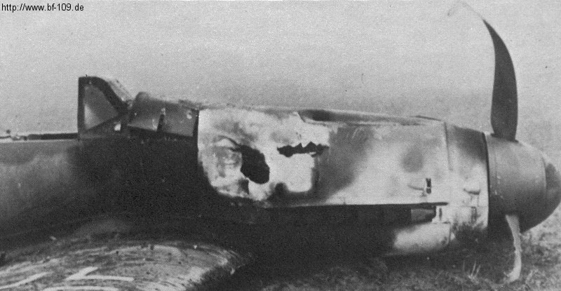 Bf 109 G-4, unbek. Heinz Frensdorff, Deutschland, Stammkennzeichen, W.Nr. 16 172, Niedertraubling (Deutschland), Der Einflieger bei Messerschmitt in Regensburg, Frensdorff, war mit der Masch…