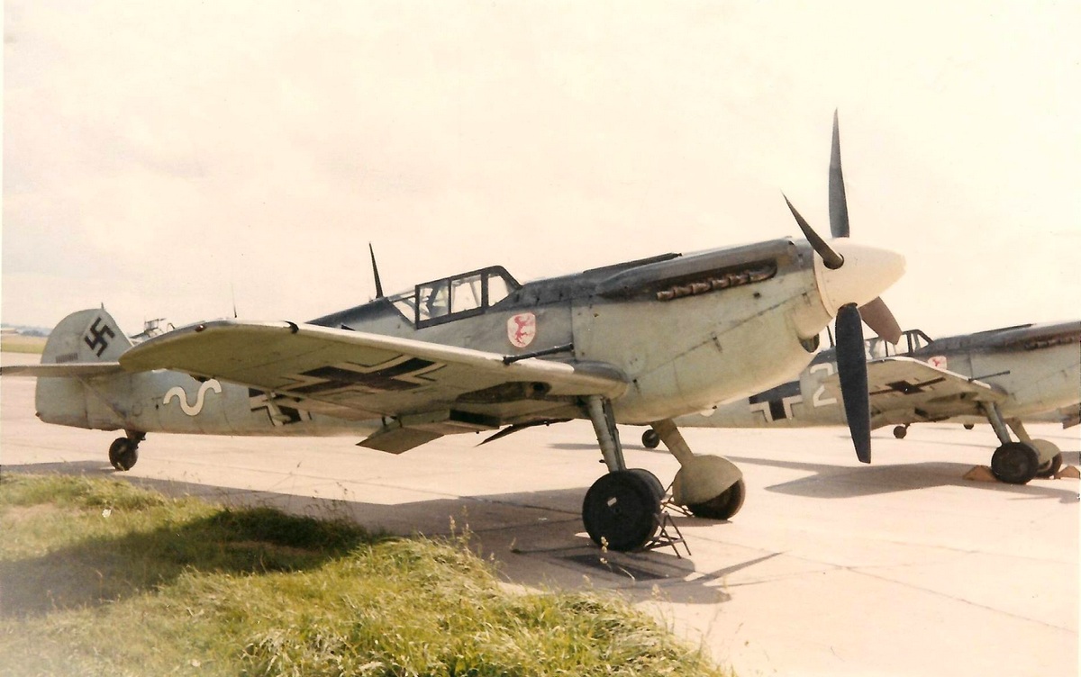 Hispano Aviacion H.A. 1112 M-1-L, Deutschland, Winkel Dreieck, Duxford (England), Eine Maschine, welche für die Filmarbeiten zu "The Battle of Britain" einen d…