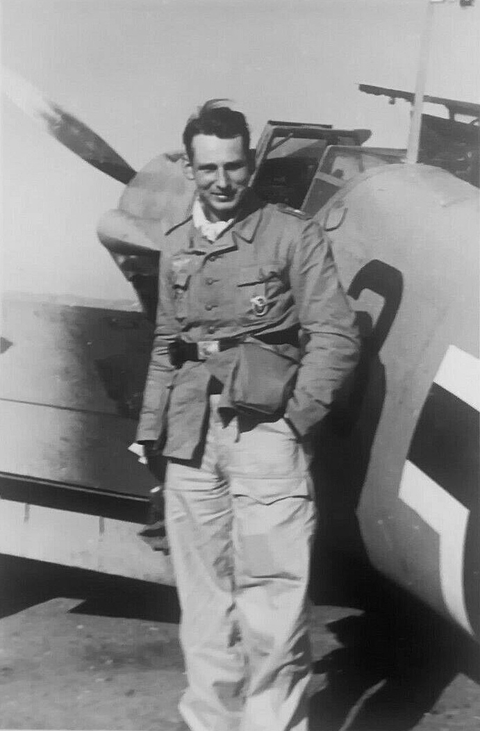Bf 109 F, Deutschland, schwarze 3, Das Foto wurde nach der Rückkehr vom ersten Feindflug aufgenommen.