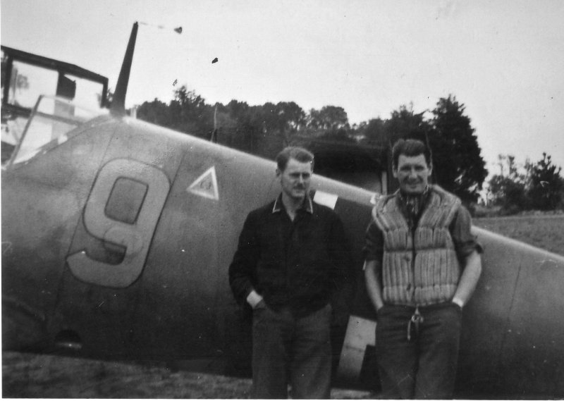 Bf 109 E-7/Z, Jagdgeschwader 2, I. Gruppe, 3. Staffel, Deutschland, gelbe 9, Die Einheit ist eine Vermutung. Die Aufnahme dürfte 1941 am Kanal entstanden …