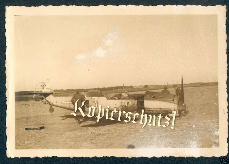 Bf 109 E-3, Fw. Willi Roth, Jagdgeschwader 26, II. Gruppe, 4. Staffel, Deutschland, weisse 3, W.Nr. 779, Douai (Frankreich), Bauchlandung bei Douai. Als Datum wird der 01.06.1940 angegeben. Im Oktandrei…