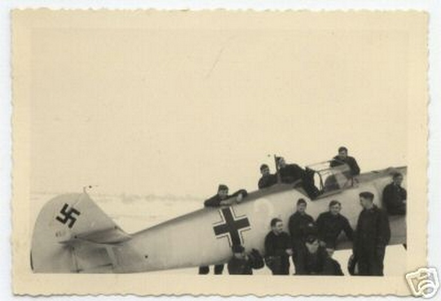 Bf 109 D-1, Deutschland, weisse 2, W.Nr. 460, Werknummernangabe stammt vom Verkäufer, siehe unterhalb vom Hakenkreuz am Sei…