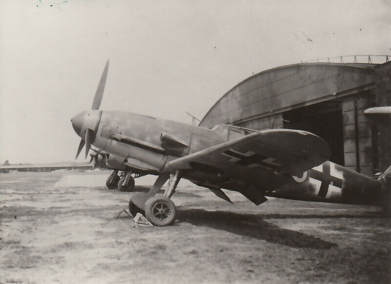 Bf 109 F, Jagdgeschwader 104, I. Gruppe, 3. Staffel, Deutschland, Fürth (Deutschland), Sollte die Aufnahme vor dem 20.03.1943 entstanden sein, so war die Einheitsbe…