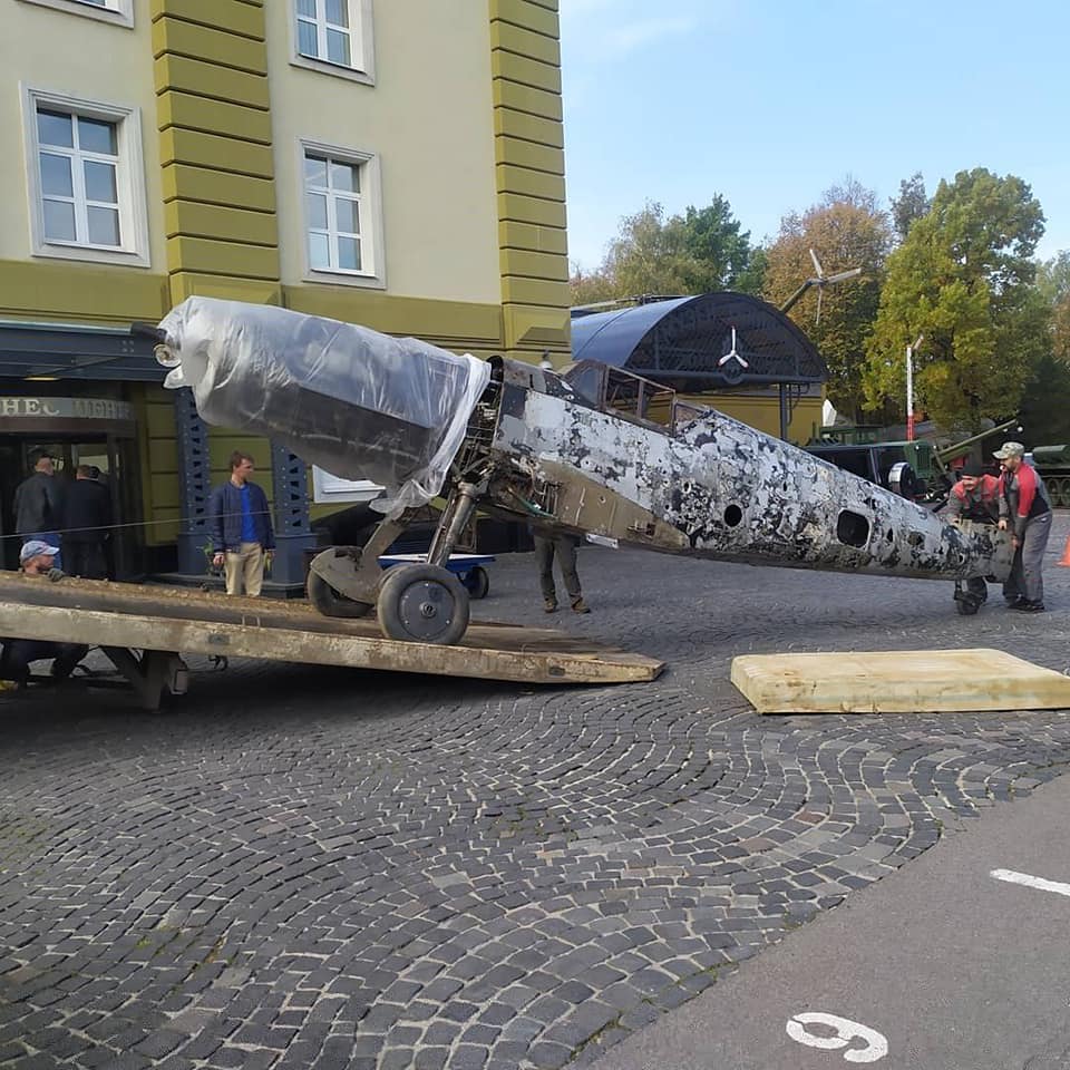 Bf 109 G-2, Deutschland, schwarze 3, W.Nr. 14 232, Moskau (Sowjetunion), Die Maschine im koservierten Fundzustand bei der Ankunft bei der Ausstellung …
