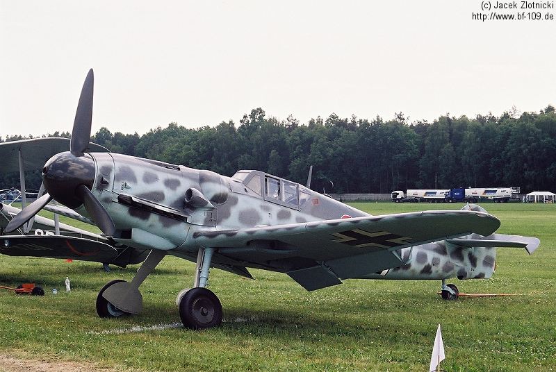 Bf 109 G-6, Fw. Ernst Pleines, Jagdgruppe West, Deutschland, rote 3, W.Nr. 163 306, Verlust am 28.05.1944 mit Fw. Ernst Pleines an Bord, der kurz nach dem Start …