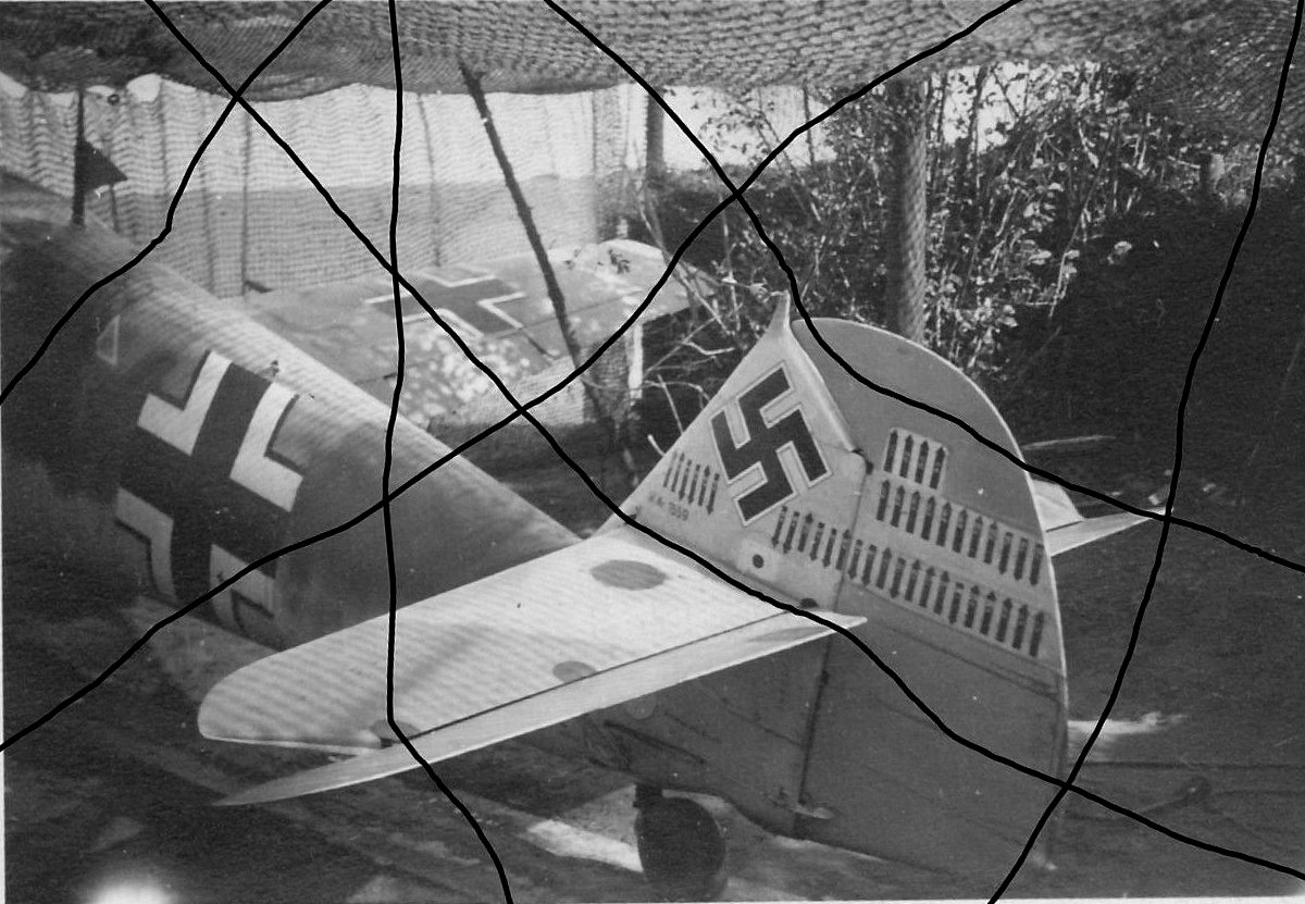Bf 109 E-3, Hptm. Wilhelm Balthasar, Jagdgeschwader 3, III. Gruppe, Stab, Deutschland, W.Nr. 1 559, Desvres (Frankreich), 41 Abschussbalken.