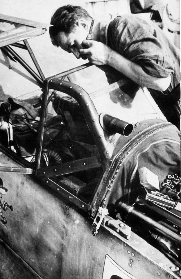 Bf 109 E-4, unbek. Adolf "Dolfo" Galland, Jagdgeschwader 26, Stab, Deutschland, Beachte das eingebaute ZFR (Zielfernrohr).