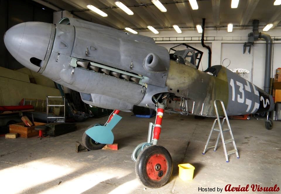 Bf 109 G-14/AS, Deutschland, weisse 13, Košice (Slowakei), Während der Restauration/Rekonstruktion.