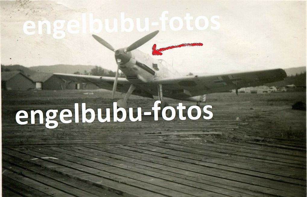 Bf 109 E-1, Trägergruppe 186, II. (J) Gruppe, 5. Staffel, Deutschland, Die Aufnahme dürfte im April 1940 in Norwegen entstanden sein.

Auf der Mot…