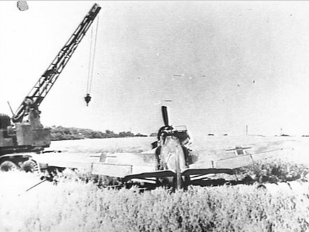 Bf 109 F-2, Hptm. Rolf Pingel, Jagdgeschwader 26, I. Gruppe, Stab, Deutschland, Doppelwinkel, W.Nr. 12 764, Kent (England), Der Hauptmann wurde am 10. Juli 1941 in der Nähe der Klippen von Kent (Englan…