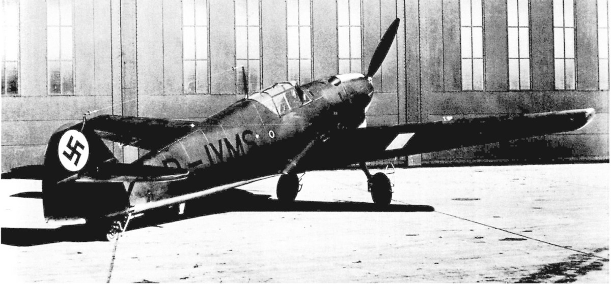 Bf 109 V17, Deutschland, D-IYMS, W.Nr. 1 776, Erstflug am 24. Februar 1938.
Die Maschine bekam ab dem 16.09.1939 das Stamm…