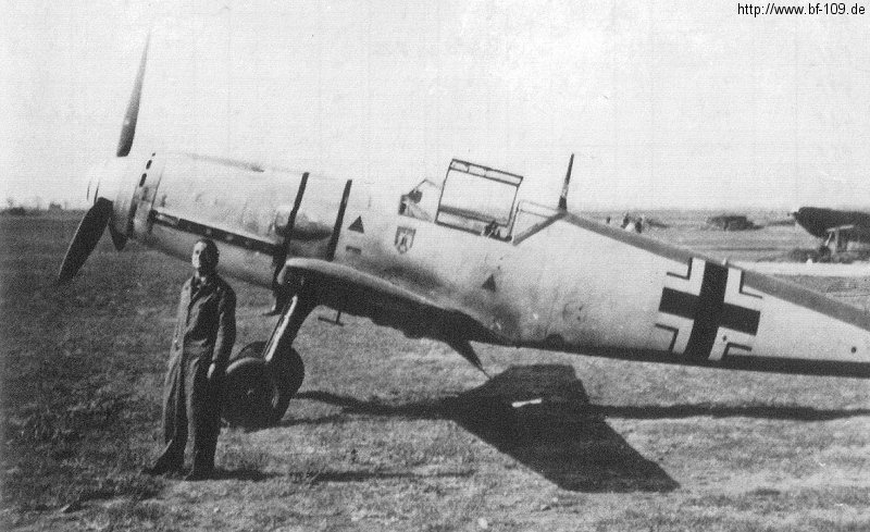 Bf 109 V22, Jagdfliegerschule 2, Deutschland, keine, W.Nr. 1 800, Zerbst (Deutschland), Wer kann etwas zu dieser Maschine sagen?
Sie hat scheinbar weder einen Kühle…