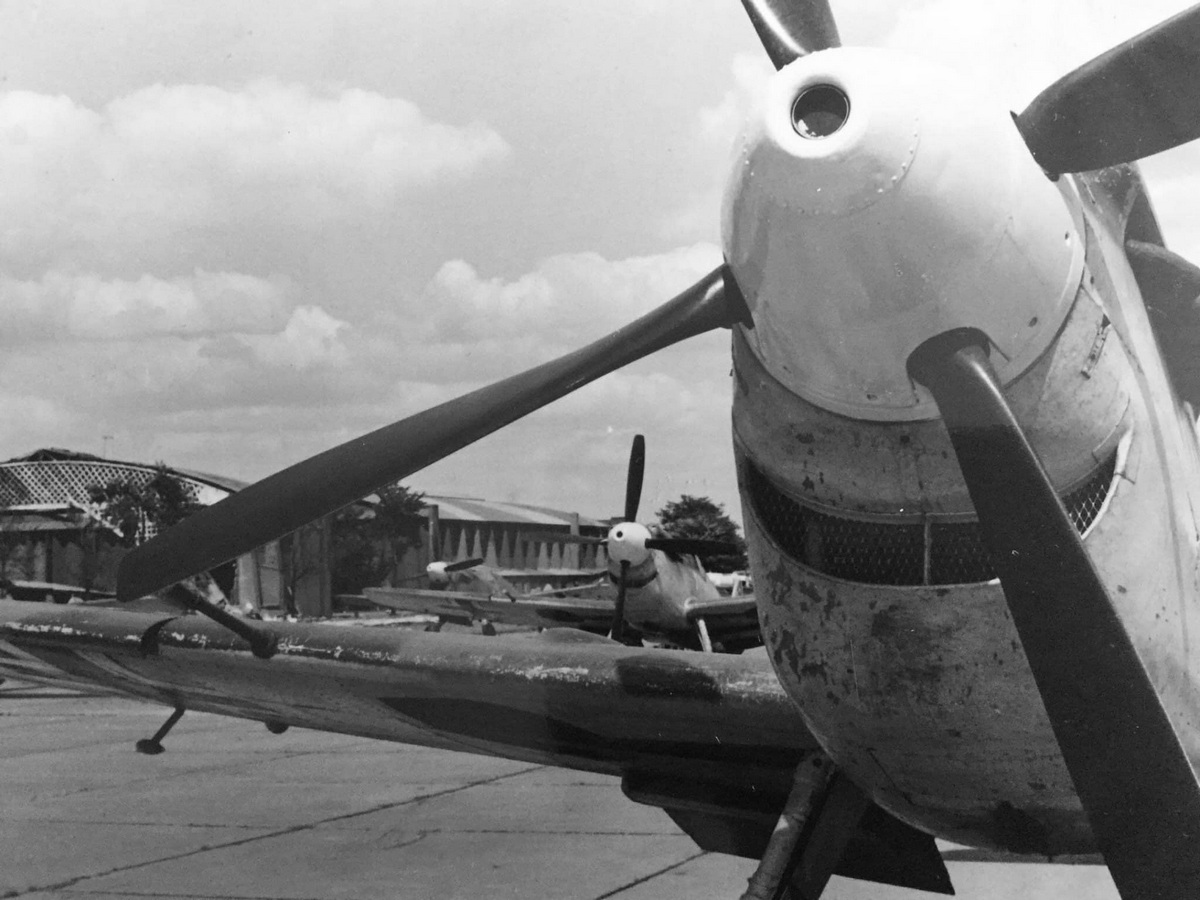 Hispano Aviacion H.A. 1112 M-1-L, Deutschland, Duxford (England), Diese Buchons wurden für Filmaufnahmen mit deutschen Kennzeichen versehen. Mo…