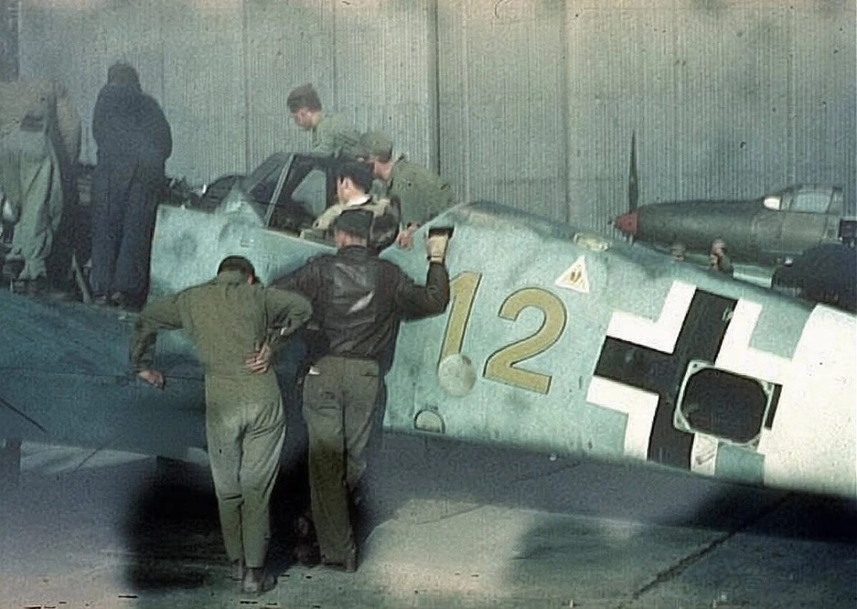 Bf 109 G-4, Aufklärungsgruppe 122, 1.(F) Staffel, Deutschland, gelbe 12, Elmas (Italien), Beutemaschine der Amerikaner.