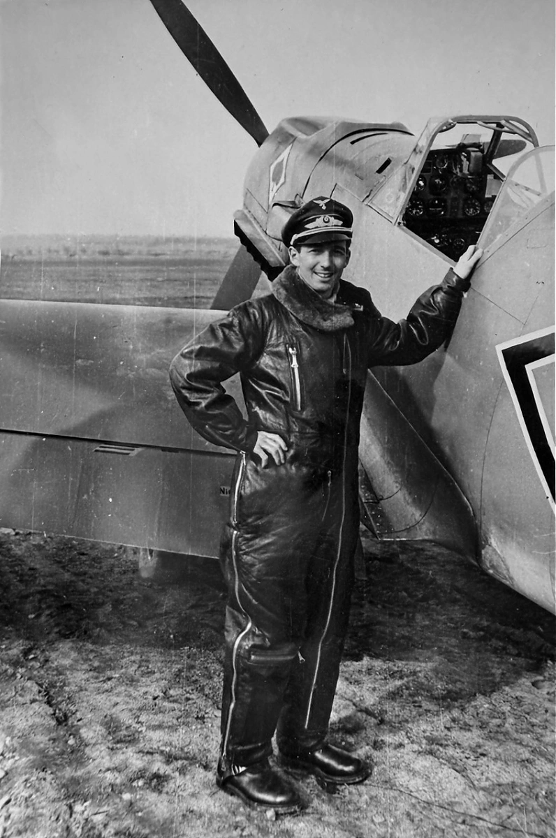 Bf 109 E, Jagdgeschwader 53, III. Gruppe, Stab, Deutschland, Die Maschine hat eine Winkel-Kennung. Es ist aber scheinbar nicht die "Winkel…