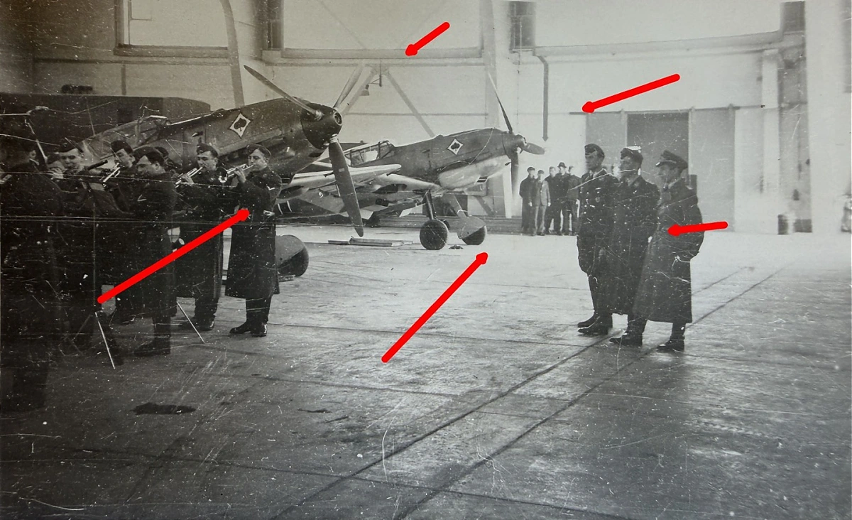 Bf 109 E-3, Jagdgeschwader 53, Deutschland, Wiesbaden - Erbenheim (Deutschland), Eine Trauerfeier für einen gefallenen oder verunglückten Kameraden, vermutlic…