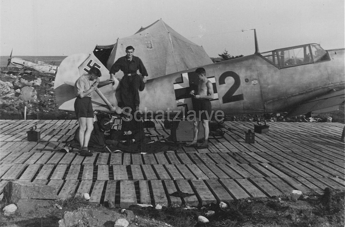 Bf 109 T-2, Jagdgeschwader 77, I. Gruppe, 2. Staffel, Deutschland, schwarze 2, Lister (Norwegen)