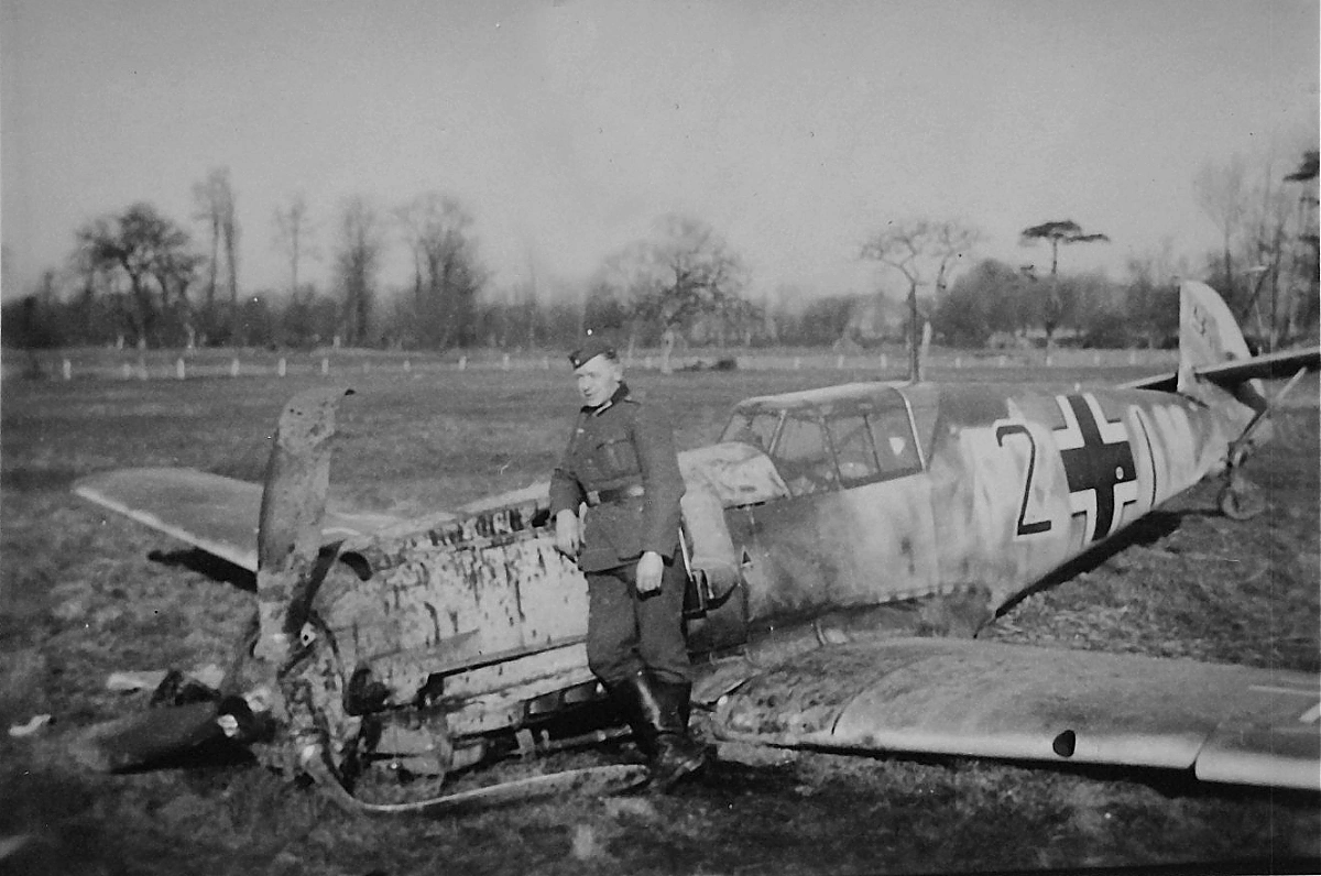 Bf 109 E-1, Gefr. Raoul Fink, Jagdgeschwader 3, Ergänzungsstaffel, Deutschland, schwarze 2, W.Nr. 3 395, Das Foto zeigt recht sicher die in der Verlustliste [fn]83[/fn] mit 85% angeg…