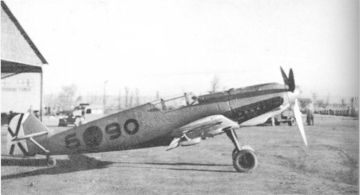 Bf 109 E-3, Legion Condor, Jagdgruppe 88, Spanien, 6-90, Hier sieht es so aus, als wenn die 6-90 MG FF in den Tragflächen hätte (Beule…