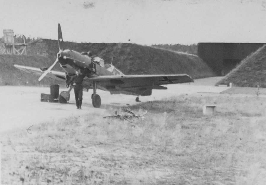 Bf 109 E-1, Deutschland, Die Maschine befindet sich an der Schießbahn, wo die Bordwaffen justiert wurden.