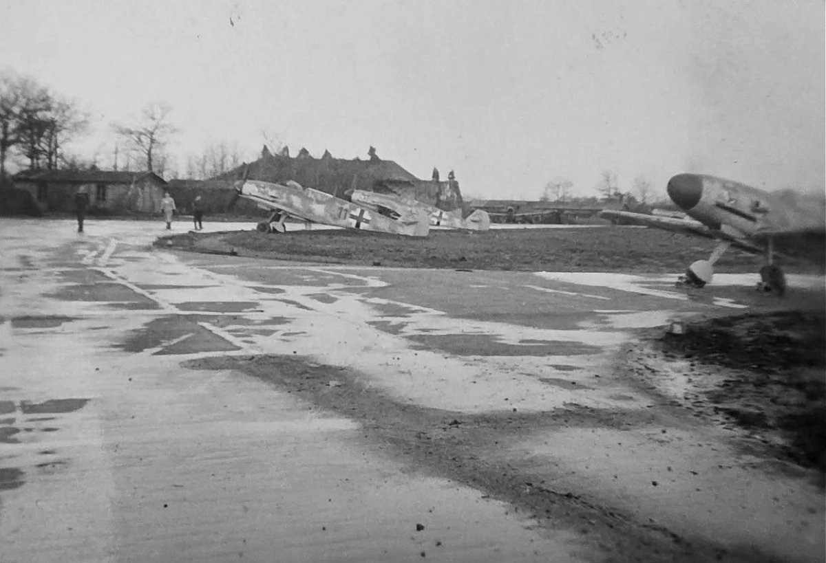 Bf 109 G-4, Jagdgeschwader 27, I. Gruppe, 2. Staffel, Deutschland, schwarze 11