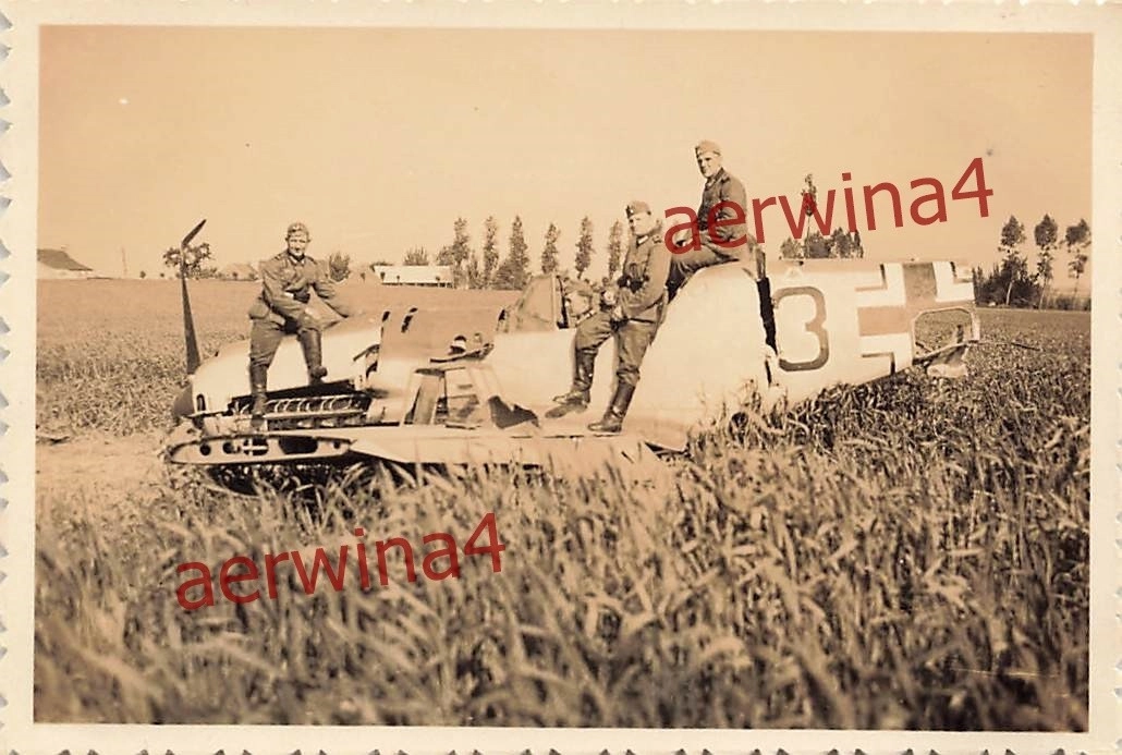 Bf 109 E, Deutschland, schwarze 3, Schwere Bruchlandung, bei welcher das Heck komplett abgerissen wurde.