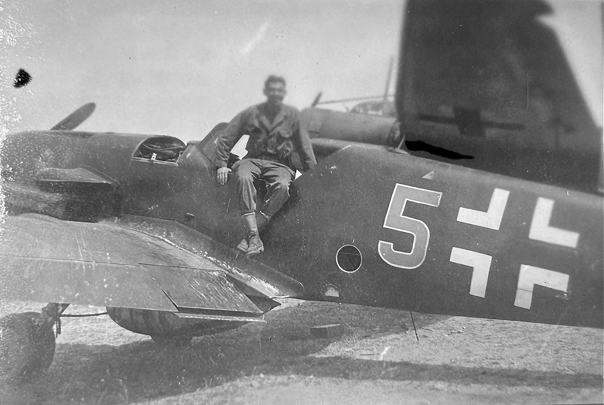 Bf 109 G-6/AS, Ergänzungsjagdgeschwader 2, I. Gruppe, 2. Staffel, Deutschland, grüne 5, Gardelegen (Deutschland), Mai 1945. Beutemaschinen von den Amerikanern erbeutet.

Die Maschine soll i…