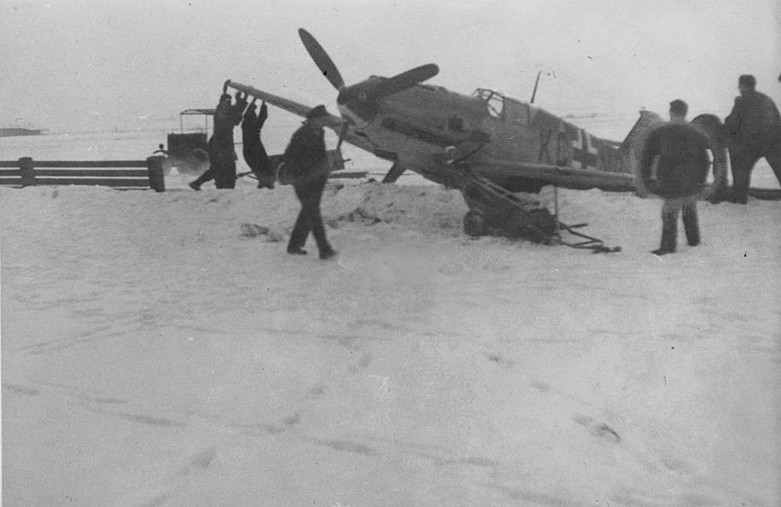 Bf 109 E, Deutschland, Stammkennzeichen, Die Maschine wird nach einem Kopfstand geborgen.